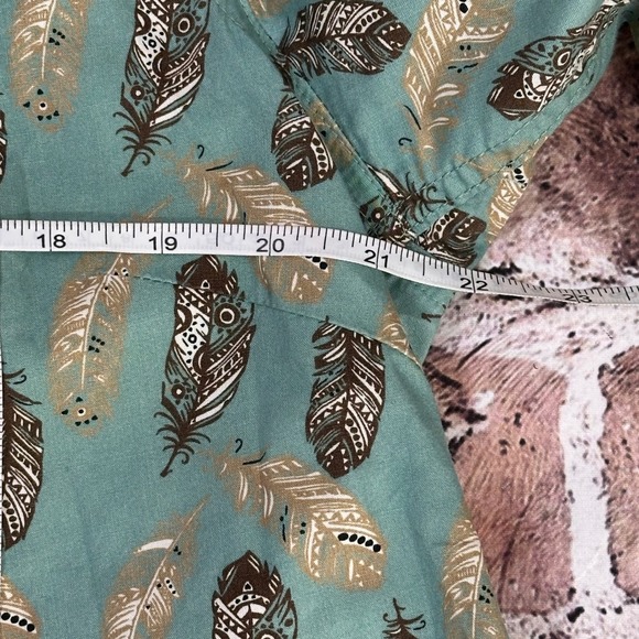 Bit & Bridle Women Teal Feather Print Pintuck Boho Blouse Top X-Large Cow Girl - Picture 8 of 13
